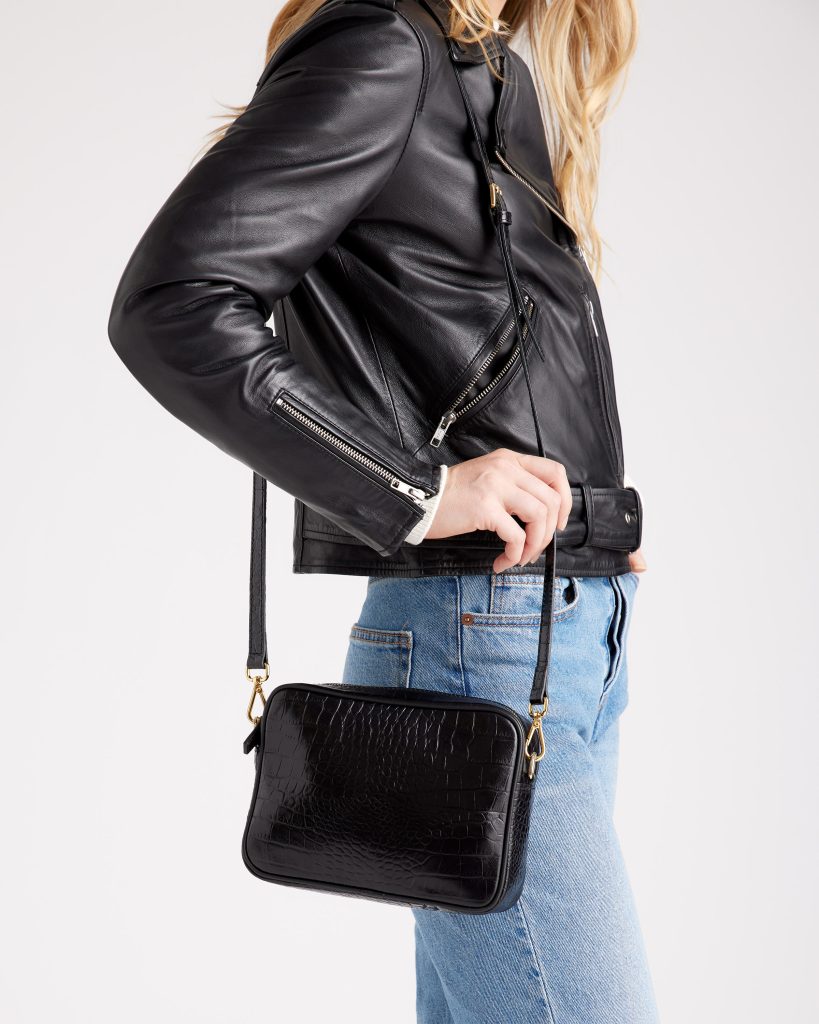 Crossbody bag blackis a quintessential accessory in the fashion world, renowned for its versatility, practicality, and timeless appeal.