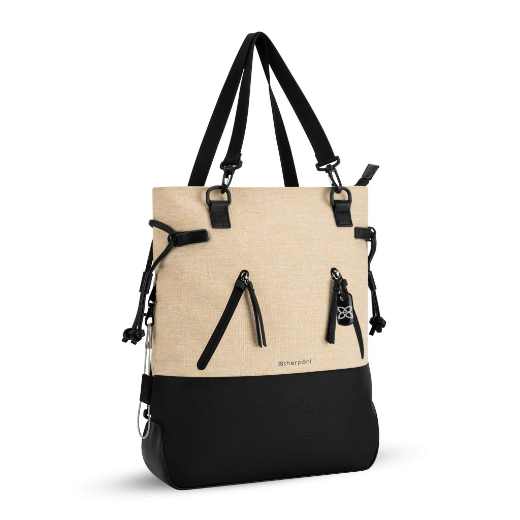 Travel tote with zipper