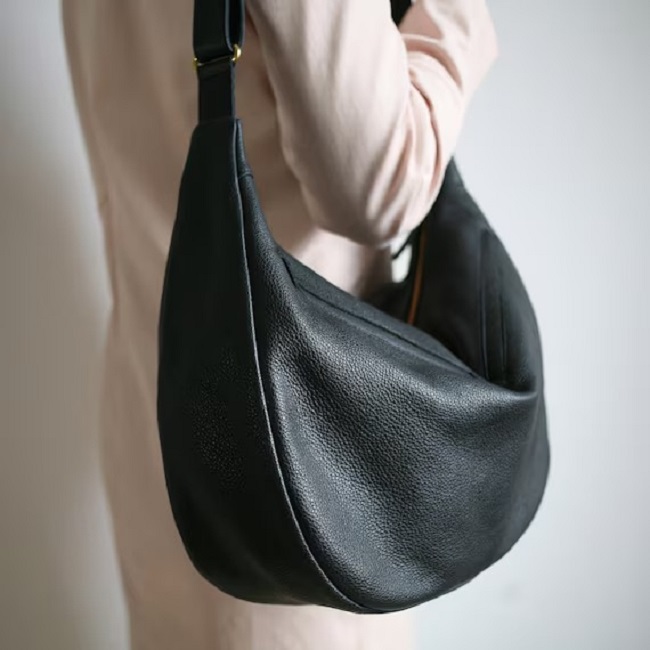 Black Shoulder Bag – Simple and Versatile Black Clutch