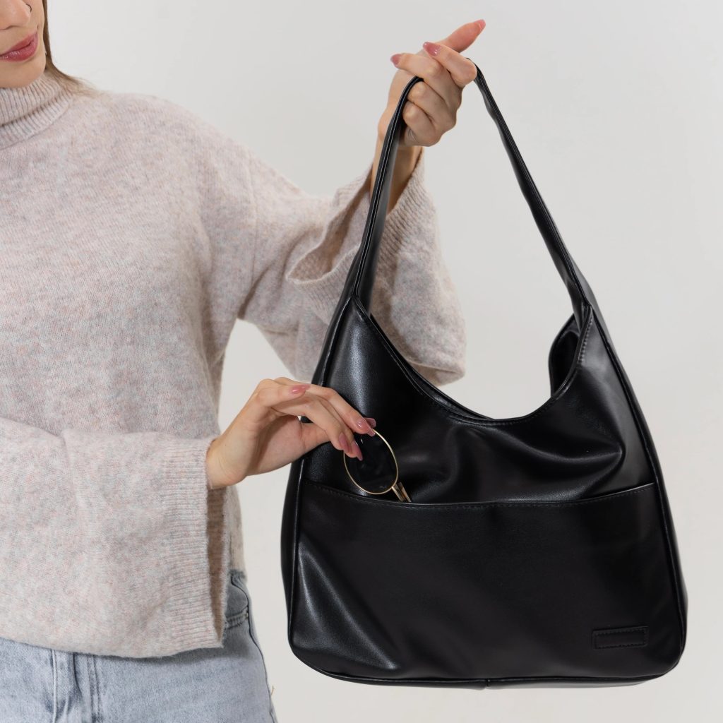 black shoulder bag