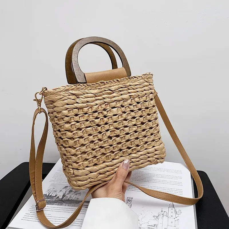 Stylish Straw Shoulder Bag for Summer 2025